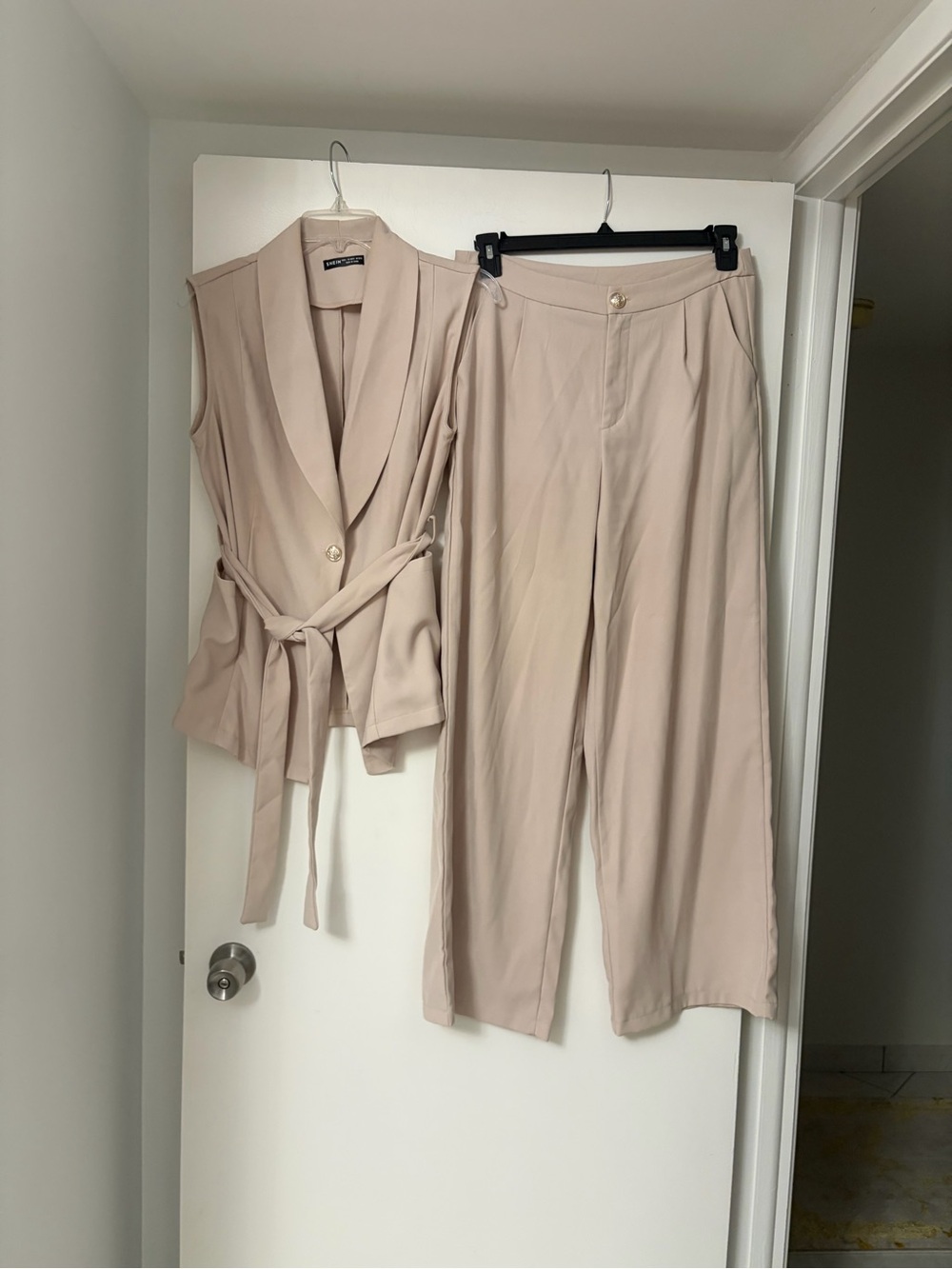 SHEIN Beige Cream Wide-Leg Trousers with Sleeveless Tie-Waist Blazer Set